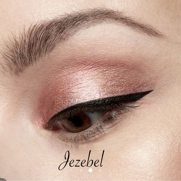 Stilla Shimmer & Glow Liquid Eye Shadow- Kitten - Picture 11 of 14